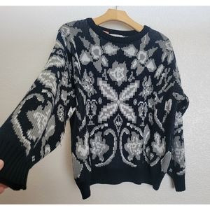 VNT womens sweater graphic navy blue and white size M